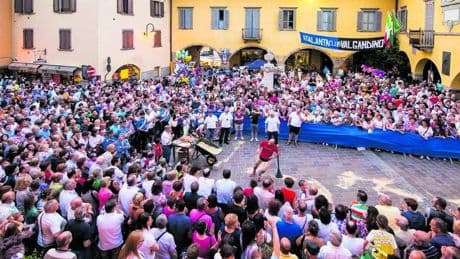 La corsa delle "cento uova". Una festa lunga un secolo