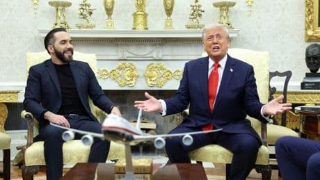 Bukele dice ante Trump que no devolverá al migrante salvadoreño deportado por error a su cárcel