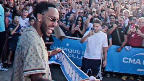 Apoteósico recibimiento a Aubameyang en su vuelta a Marsella