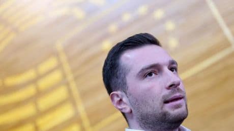 Jordan Bardella attaque le Parlement européen pour obtenir l’embauche de son directeur de cabinet comme assistant parlementaire