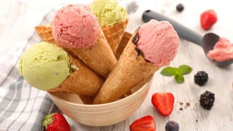 Los deliciosos y refrescantes batidos de frutas que puedes convertir en helados para el verano
