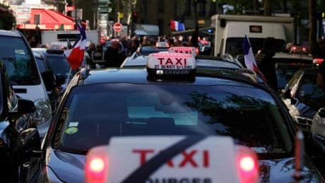 Manifestation des taxis à Paris : 58 personnes gardées à vue, dont quatre font l’objet de poursuites