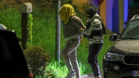 Wegen Schüssen in Bad Nauheim - SEK-Einsatz bei Porsche-Duo