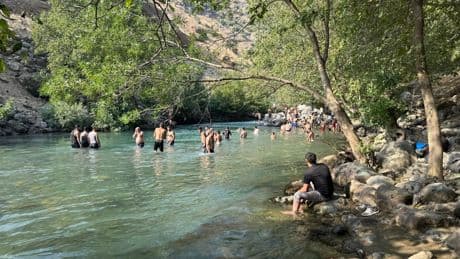 Hakkari'de sıcaktan bunalanların gözdesi Avaşin Deresi