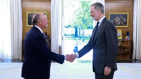 El Rey recibe en la Zarzuela la medalla del Salón del Automóvil de Barcelona