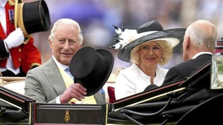 Quand Charles III et la reine Camilla infiltrent le « Daily Mail »
