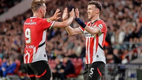 Titelstrijd weer wat spannender: PSV voert druk op Ajax op met overtuigende zege op Fortuna