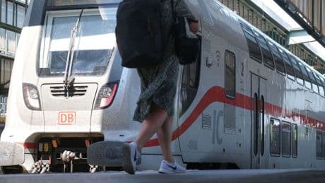 Ersatzverkehr: Bauarbeiten legen Bahnstrecken lahm - Busse im Einsatz