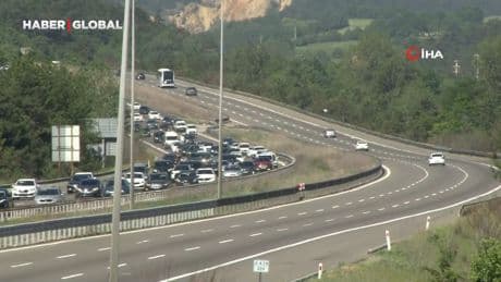 Tatilciler akın akın gidiyor