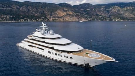 Yacht von Putin-Oligarch unter den Hammer: Luxusschiff wird versteigert
