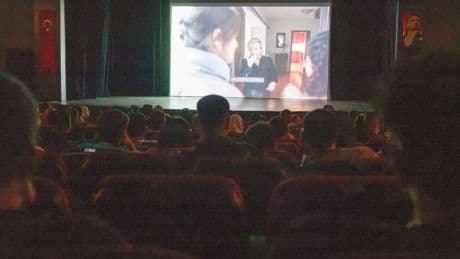 Büyükşehir’den işitme engellilere özel film gösterimi