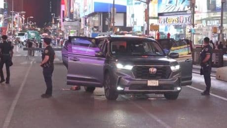Un adolescente abre fuego y hiere a tres personas en Times Square en Nueva York