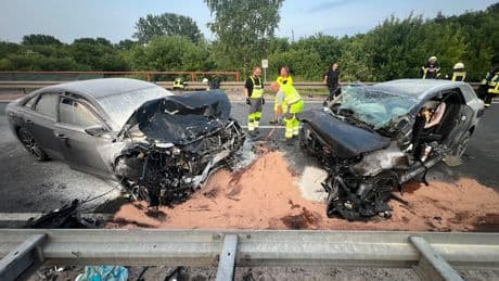 Mann schwer verletzt - Tödlicher Frontal-Crash auf der Bundesstraße