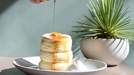 I waited an hour in line for Tokyo's famous soufflé pancakes. I felt like a total tourist, but I have zero regrets.