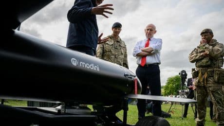 Reino Unido multiplicará por diez sus envíos de drones a Ucrania tras el éxito de la Operación Telaraña en Rusia