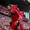 Schitterende vrije trap beslist Engelse topper tussen Liverpool en Arsenal