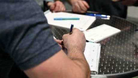 Arbeitszufriedenheit: Krankenkasse: Generationenkonflikte in Betrieben