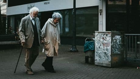 El gran envejecimiento de Europa: cada vez más países ven cómo la edad media de su población se acerca a los 50 años