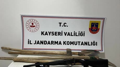 Kayseri'de kaçak kazı yapan 2 şüpheliye suçüstü