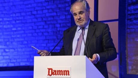 Damm dispara un 35% su beneficio hasta los 175 millones de euros en 2024, pero reduce ligeramente sus ventas