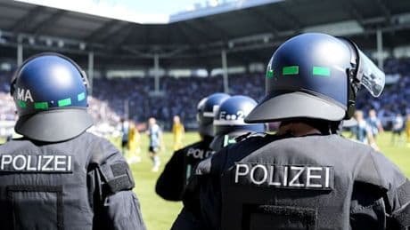 „Zündelnde Ultras“ – Polizeigewerkschaft will mehr Überwachungstechnik in Stadien