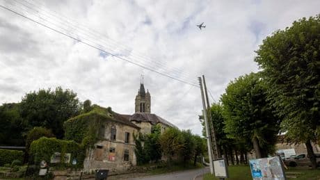 «J’ai subi 5000 décollages du Concorde» : à Goussainville, sous les avions de Roissy, la lente renaissance du vieux village fantôme