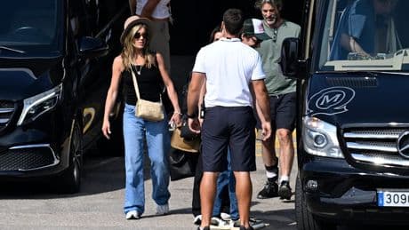 Hat er sie verzaubert? - Jennifer Aniston mit Hypnose-Guru im Malle-Urlaub