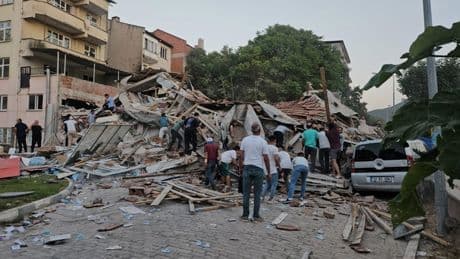 Sındırgı ilçesinde depremde yıkılan 4 katlı binanın sahibi tutuklandı