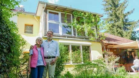 „Makler rät uns, aufzugeben“: Renter sitzen mit Haus in der Kirchen-Falle