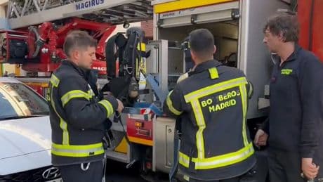 Un incendio en un bar del sur de Madrid obliga a desalojar a los vecinos de 30 viviendas