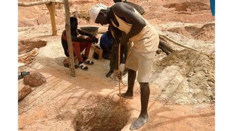 Goudprijs door het dak, maar Senegalese goudzoekers worden er niet rijk van
