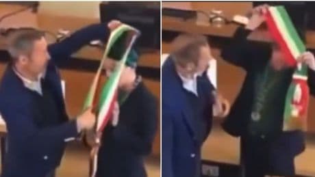 Merano, la nuova sindaca Katharina Zeller si toglie la fascia tricolore. Polemiche e accuse: «Grave atto verso gli italiani»
