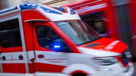 Unfälle: Auto prallt mit Quad zusammen - Fahrer schwer verletzt