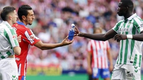 El Atlético deseó suerte al Betis en la final de la Conference League