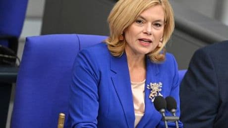Bundestag: Julia Klöckner verteidigt Rauswürfe wegen Verstoß gegen Kleiderordnung