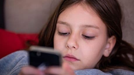 Most parents argue with kids over smartphones but a new free method could help