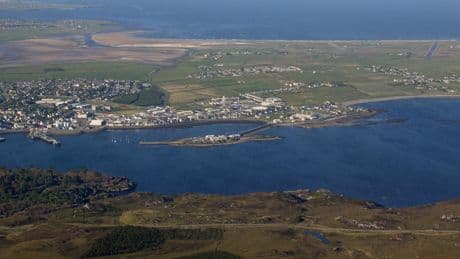 Traque aux sous-marins russes ou centrale électrique ? Le mystérieux bruit qui empoisonne les habitants de l’île écossaise de Lewis