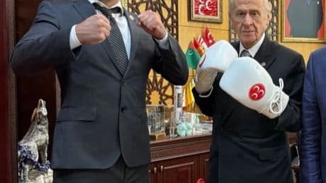 Boksör Yıldırım'ı makamında kabul etti