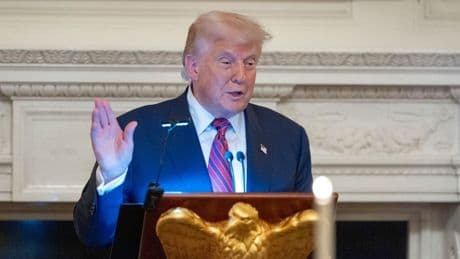 Stablecoins: Trump setzt revolutionäres Gesetz zur Krypto-Regulierung um
