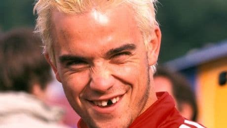 Robbie Williams reveals shock detail nobody’s seen in iconic 90s photo