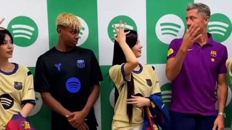 Girl-Group zeigt’s Barca-Stars - Hier lernen Yamal & Lewy viralen K-Pop-Tanz!