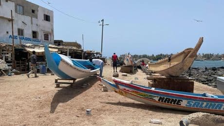 Sénégal: à la rencontre de pêcheurs désespérés de plus en plus tentés par la migration illégale