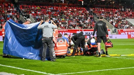 Bundesliga : inquiétude pour le gardien de Heidenheim, évacué sur une civière après un violent choc