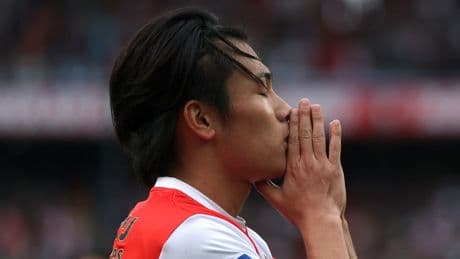 Ruime zege Feyenoord op Wolfsburg (4-0), oefenduel gestaakt na noodsituatie op tribune