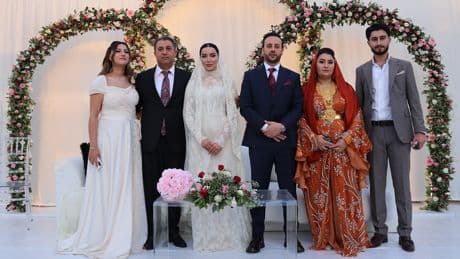Vanlı iş adamından takısız düğün