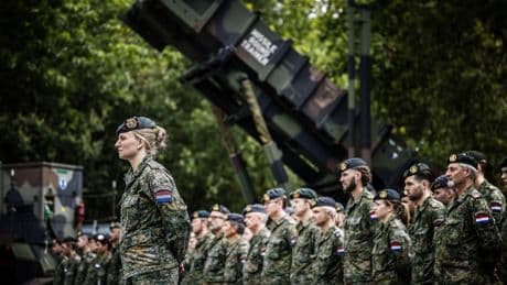 Waarom Nederland Patriots naar Polen stuurt en het eigen luchtruim kwetsbaar maakt
