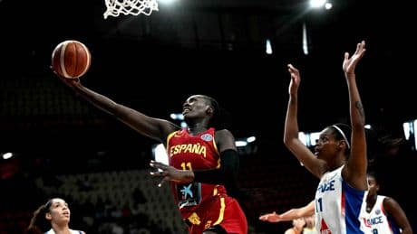 El salto de gigante de Awa Fam lleva a España a la final del Eurobasket