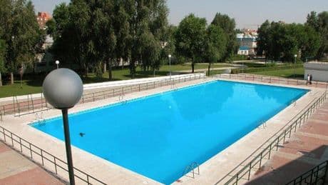 Muere una menor de tres años en una piscina de Alhaurín de la Torre (Málaga)