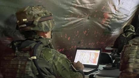 Europa prepara combatientes de inteligencia artificial para la guerra en el ciberespacio con un programa de la española Indra