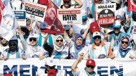Memur sokağa indi hükümetten yeni teklif geldi